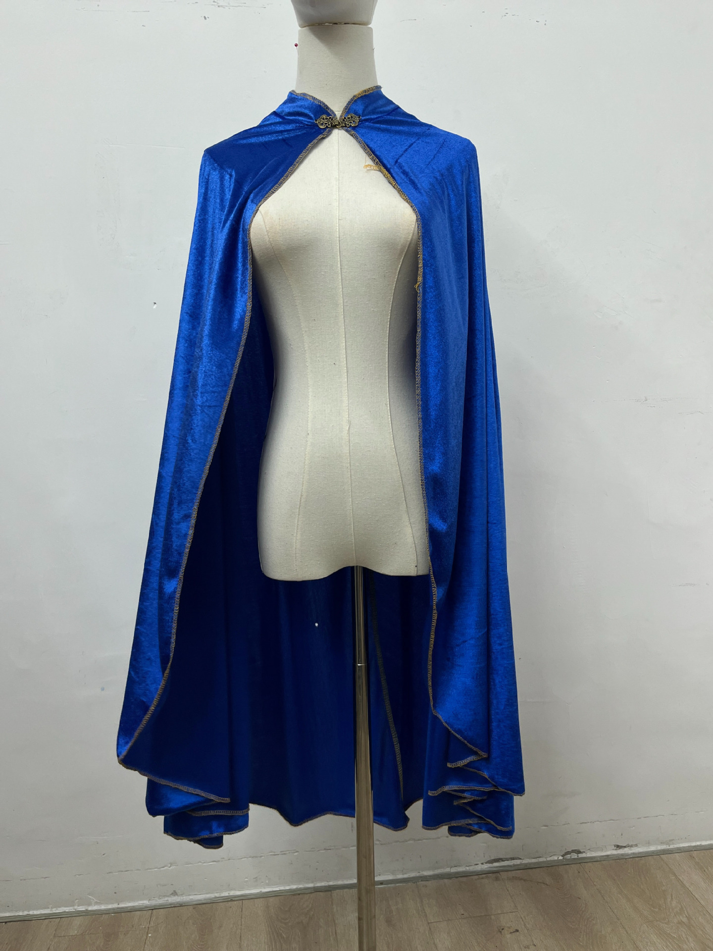 Vintage Noble Velvet Cape Cloak Luxury Long Robe Halloween Cosplay Costume